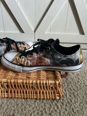 Converse Womens Low-Top Floral & Dot Print Sneakers - Size 10